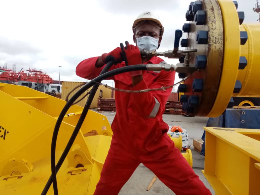 Integrity test of subsea manifold